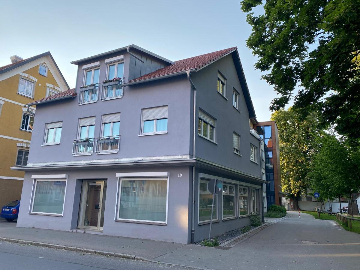 Fam M&h Schoenes Vermieten In Apartment