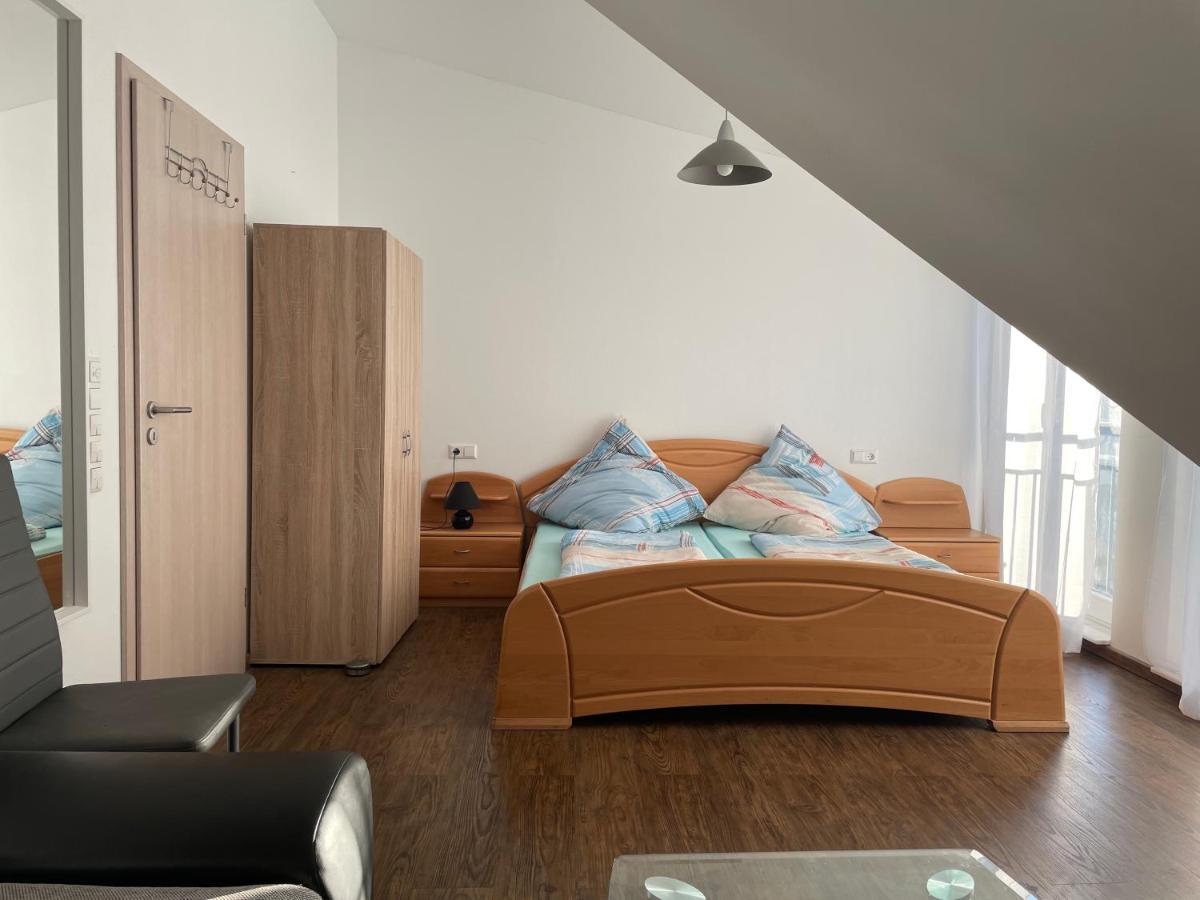 Fam M&h Schoenes Vermieten In Apartment