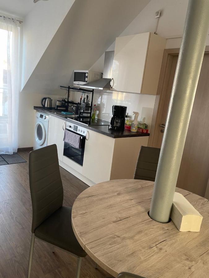 Fam M&h Schoenes Vermieten In Apartment *